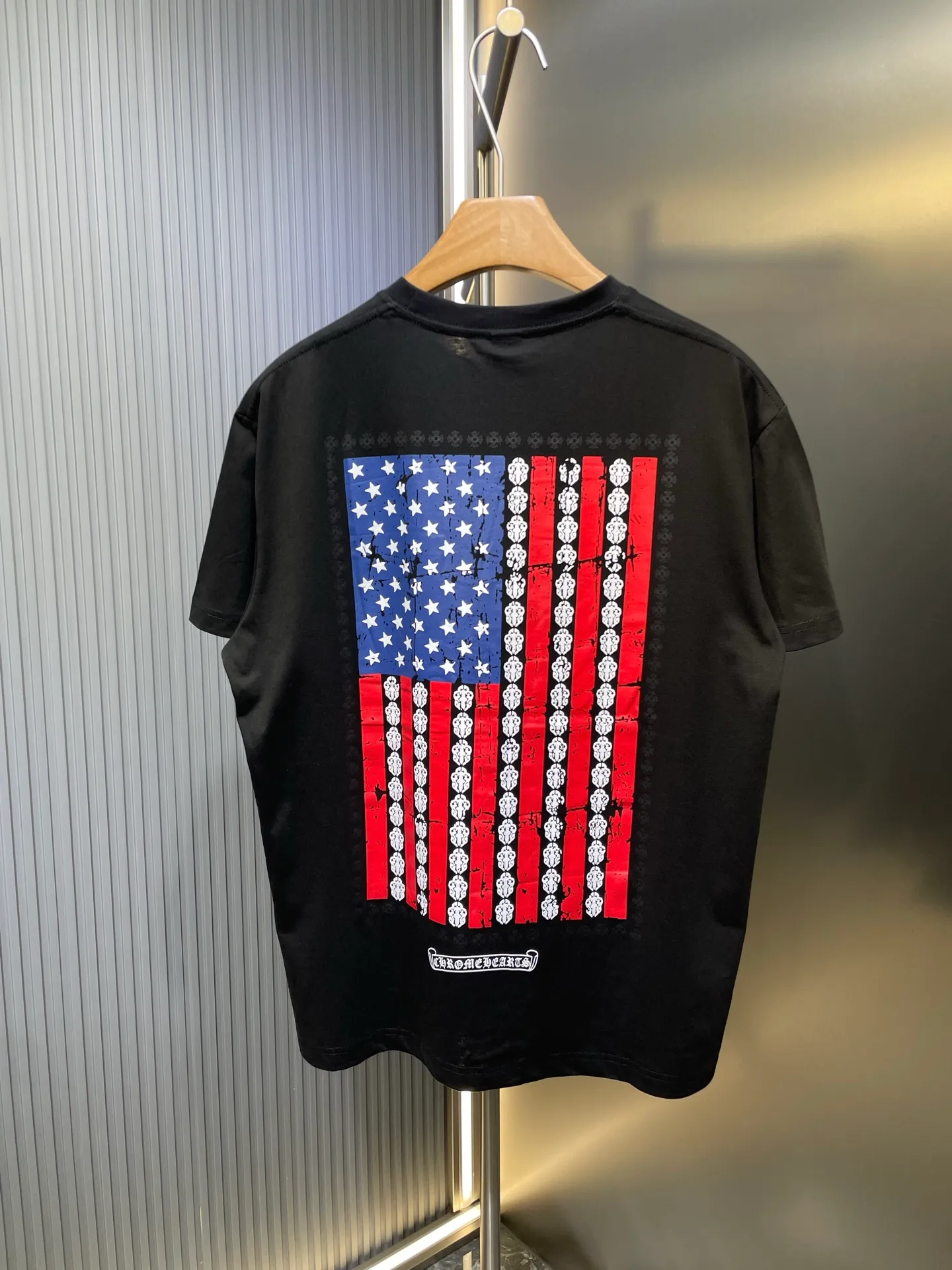 🅿️290 come hearts 🌟【Top replica】Flag scroll tee short sleeves (open version-physical counter-top luxury quality)🆚Second sale of all versions on the market. The fabric is made of 26 weave 200 grams of cotton. The printing uses a variety of printing techniques. Customized accessories. Size: s m l